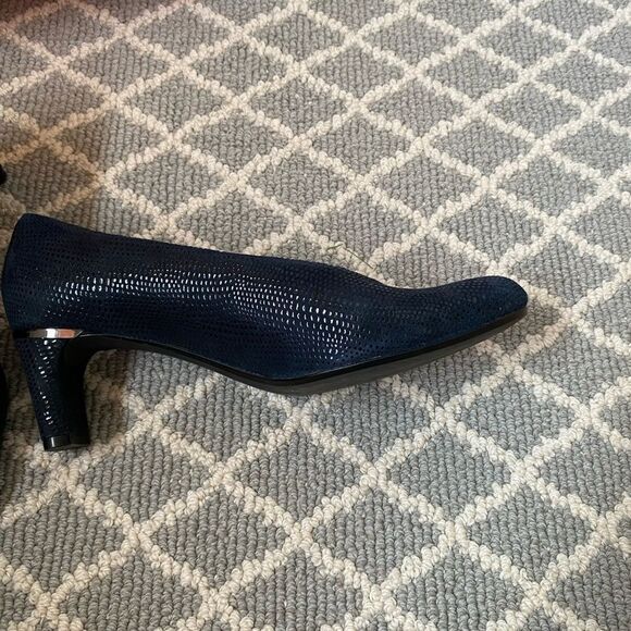 Vaneli Dayle Dark Navy Pump - Picture 3 of 5